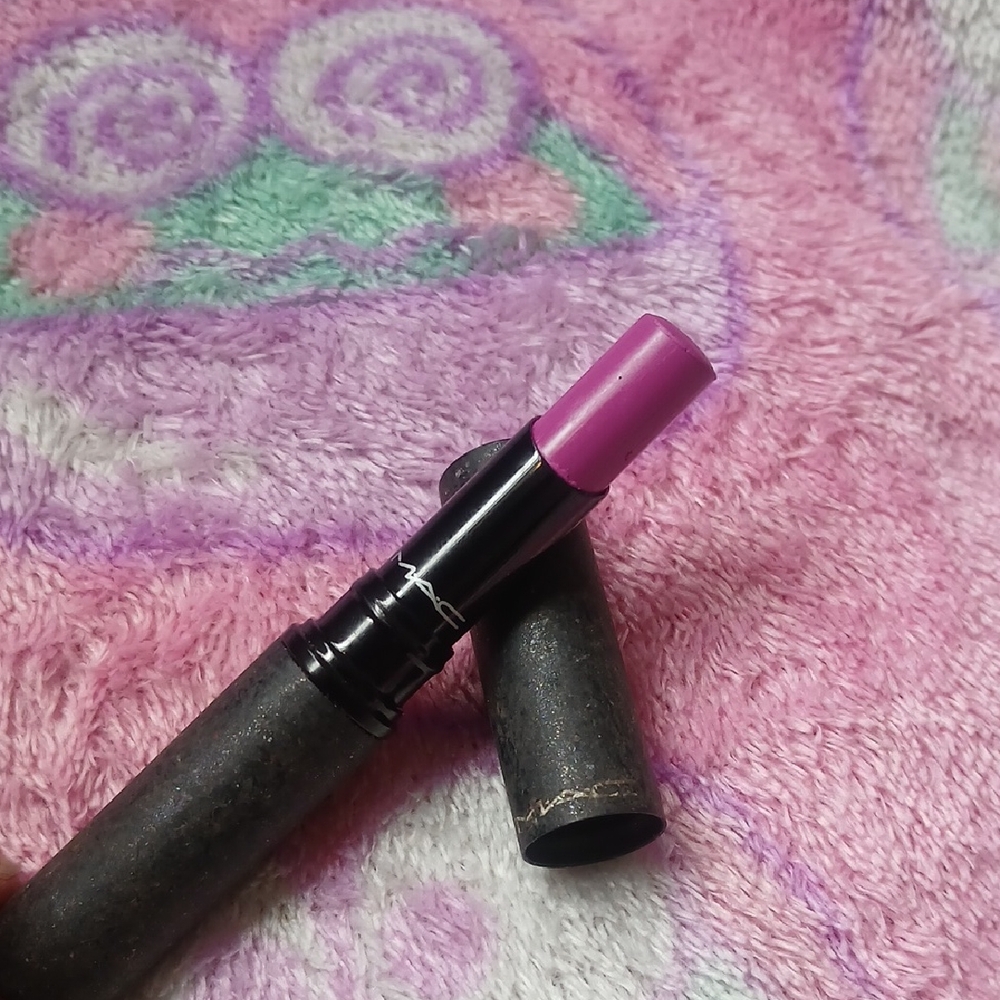 *RARE* MAC Mattene Lipstick "Night Blooming"